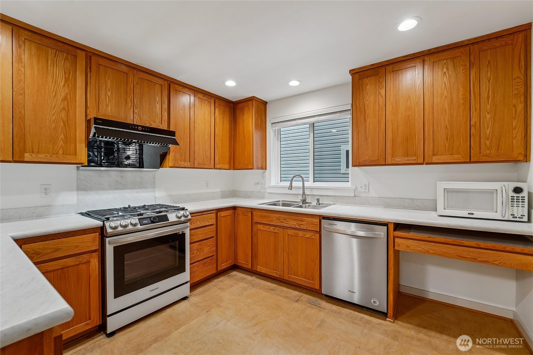 308 North 133rd Street Seattle, WA 98133 - Photo 10 of 34