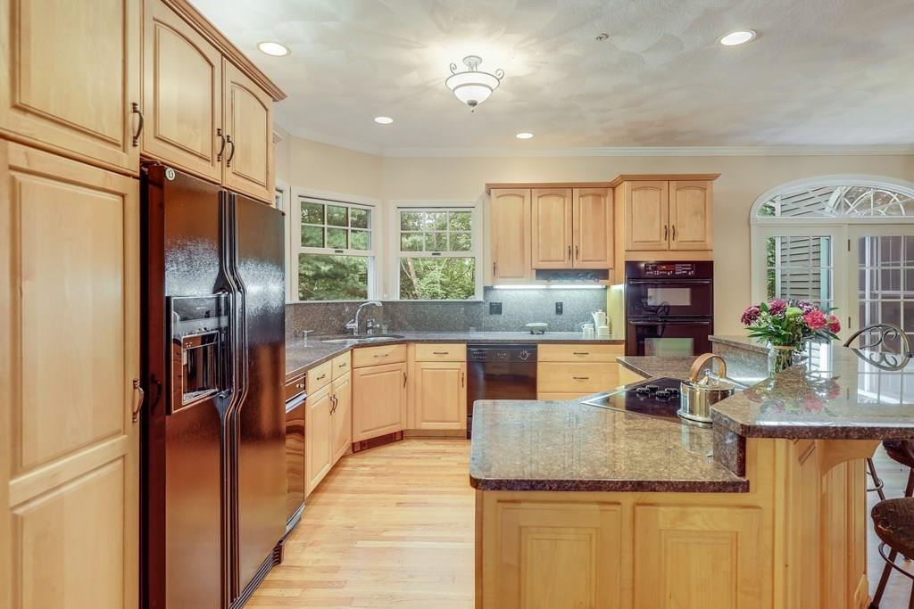 65 Andrews Road Wakefield, MA 01880 - Photo 9 of 41 Gallery Image 9