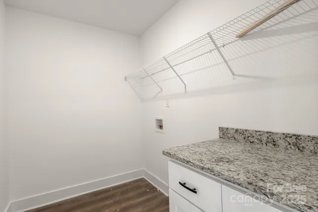 a view of a utility room