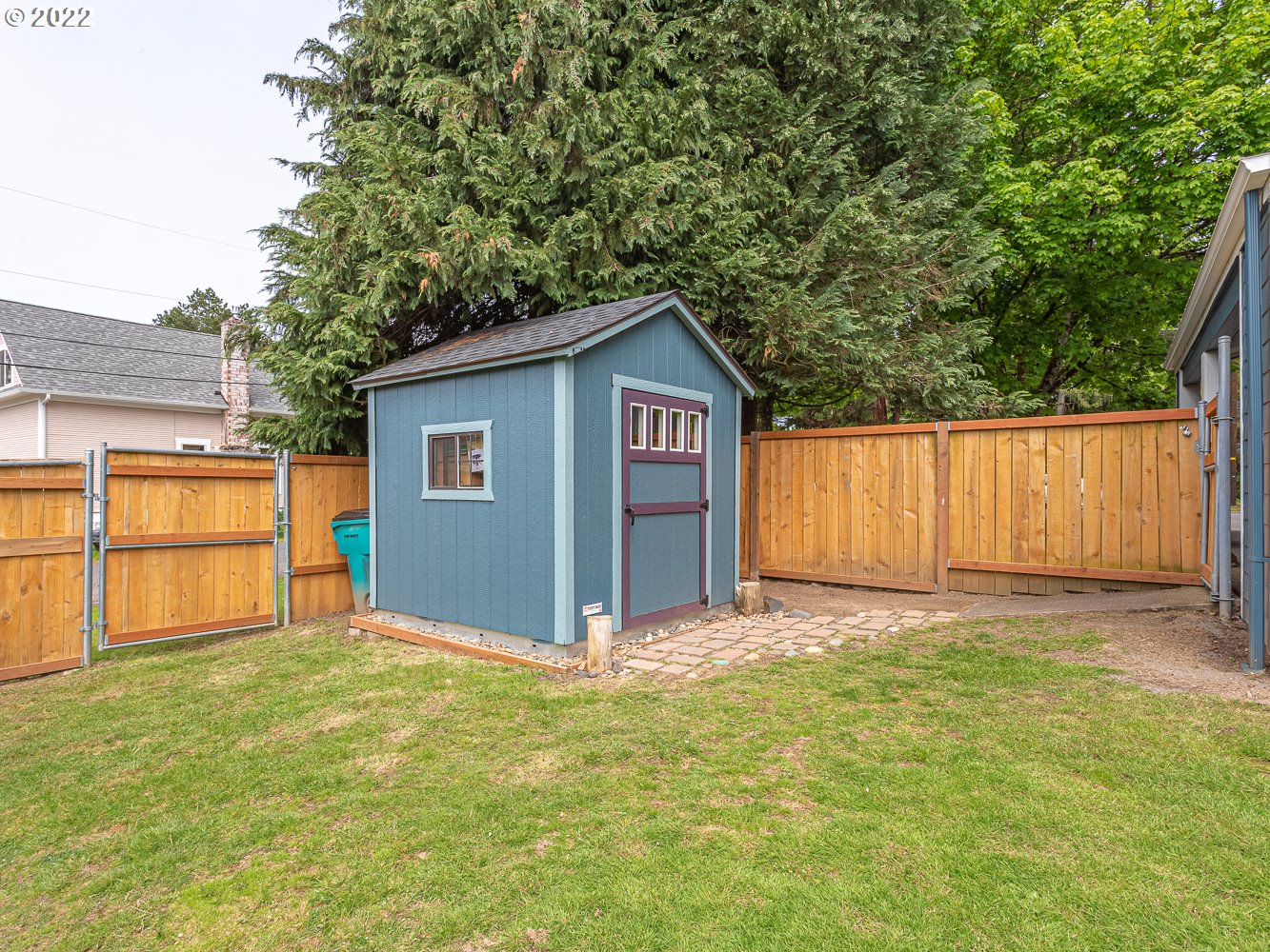 815 North Main Avenue Ridgefield, WA 98642 - Photo 31 of 32 a view of backyard with a barn and a large tree