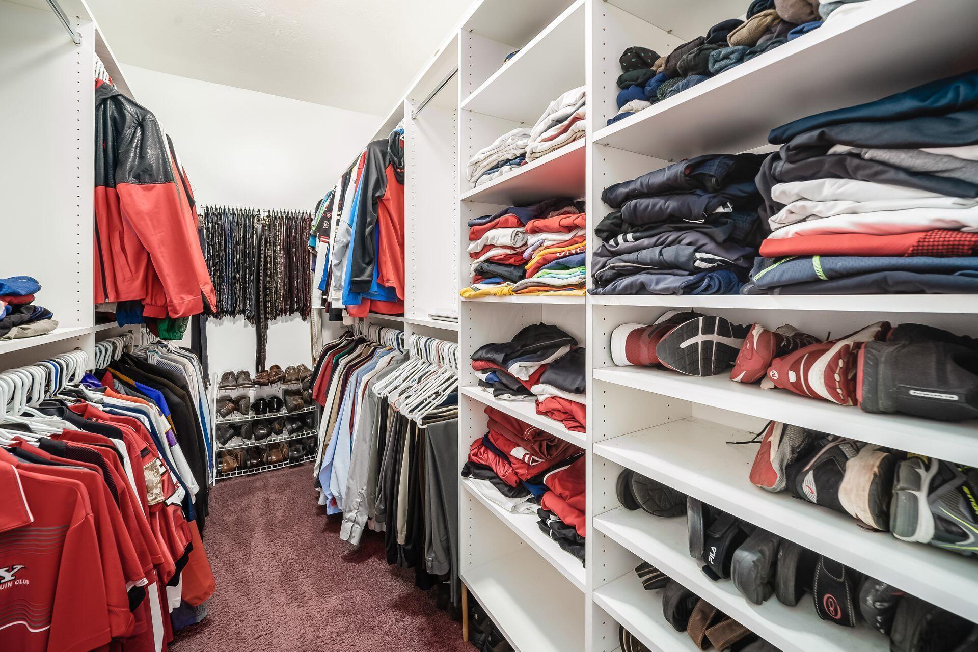 4411 Oakwood Road Springfield, OH 45502 - Photo 51 of 138 Owner's closet #2