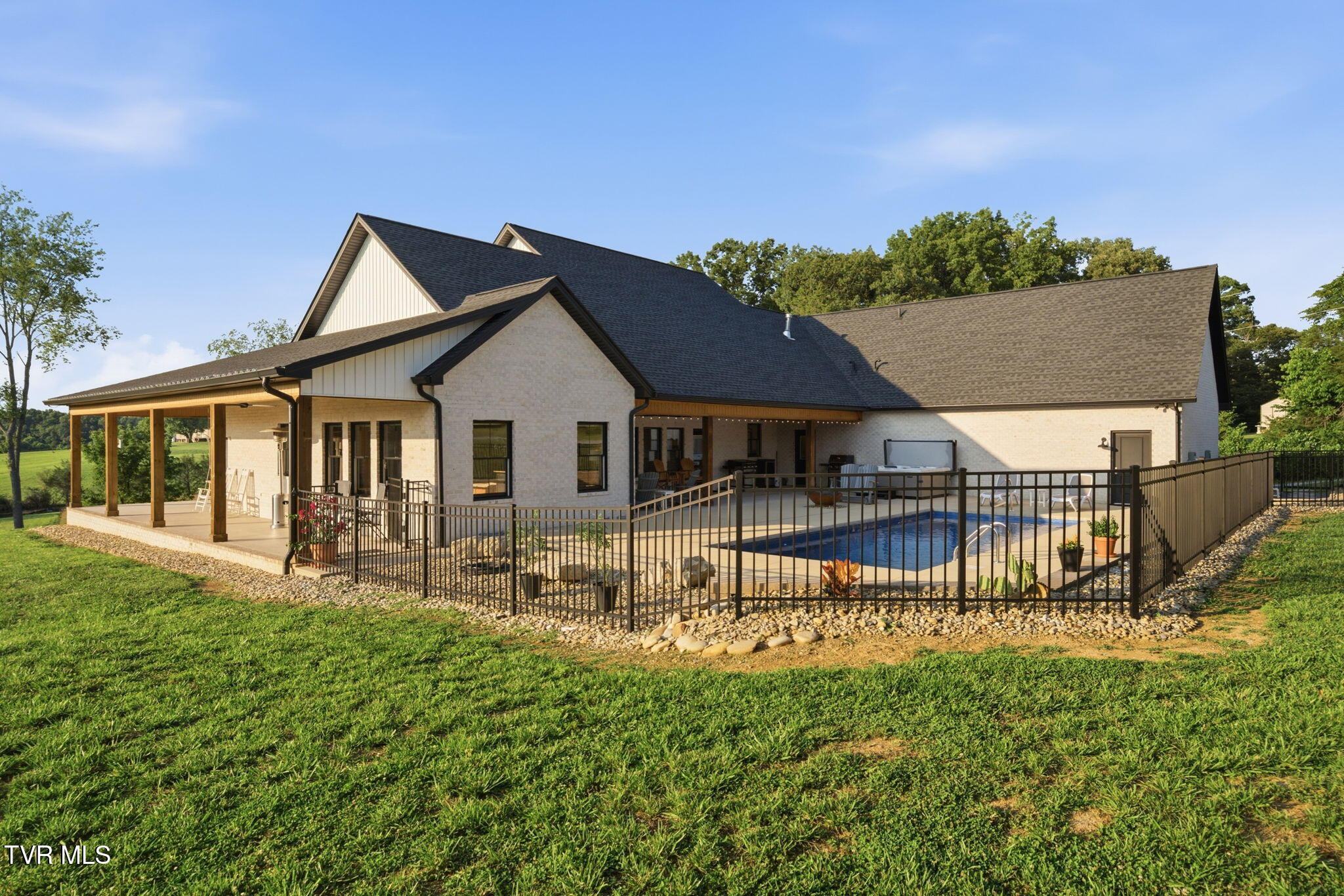 141 Kitzmiller Road Gray, TN 37615 - Photo 13 of 100 51-web-or-mls-072_DSC09428
