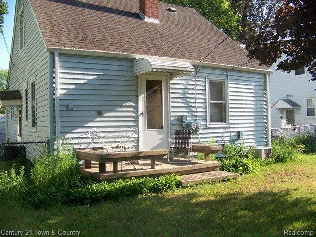 537 Roth Boulevard Clawson, MI 48017 - Photo 4 of 24 Back of Home.jpg