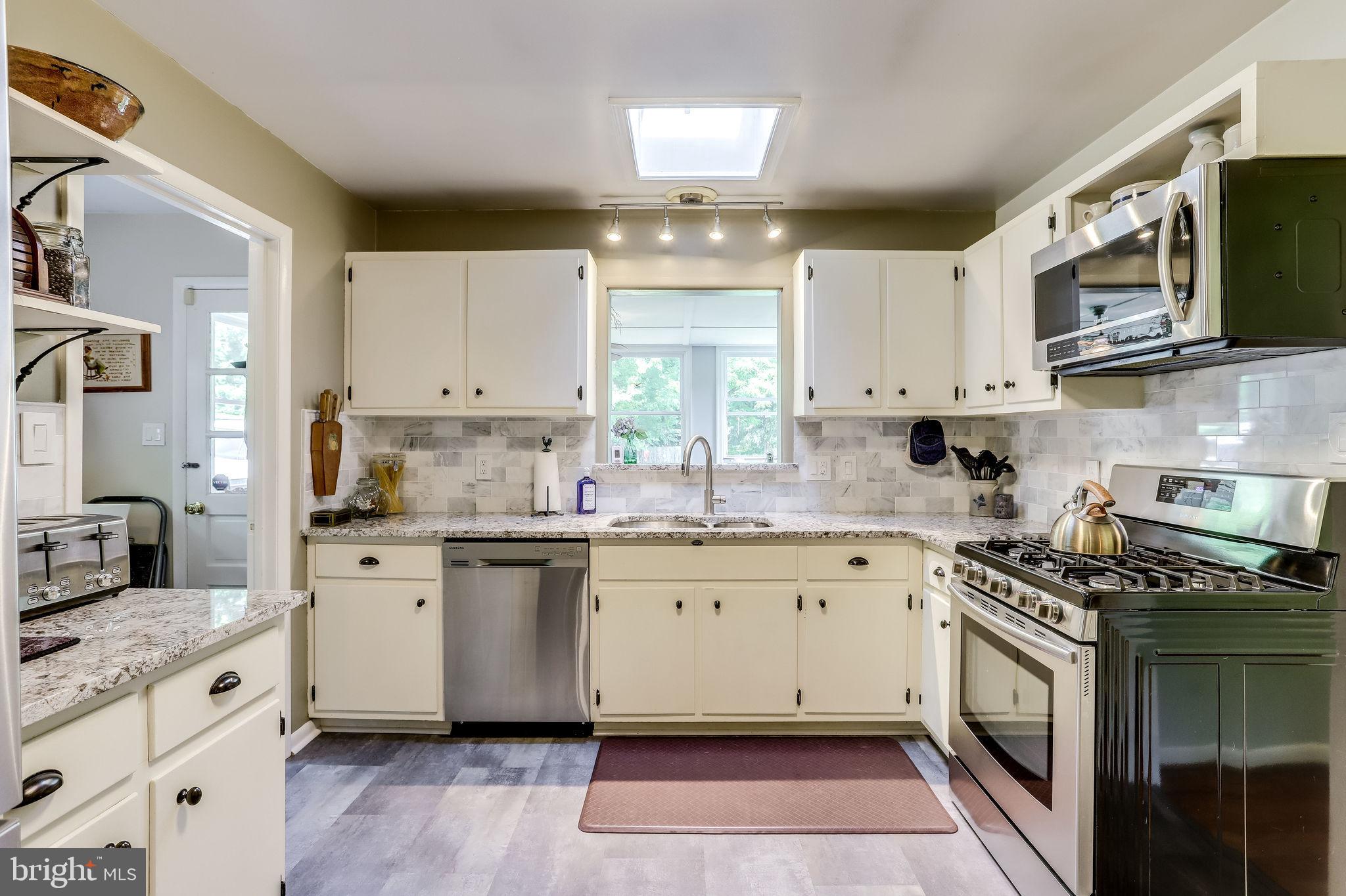 5538 Beverleys Mill Road Broad Run, VA 20137 - Photo 22 of 69 Updated Eat In Kitchen with Skylight