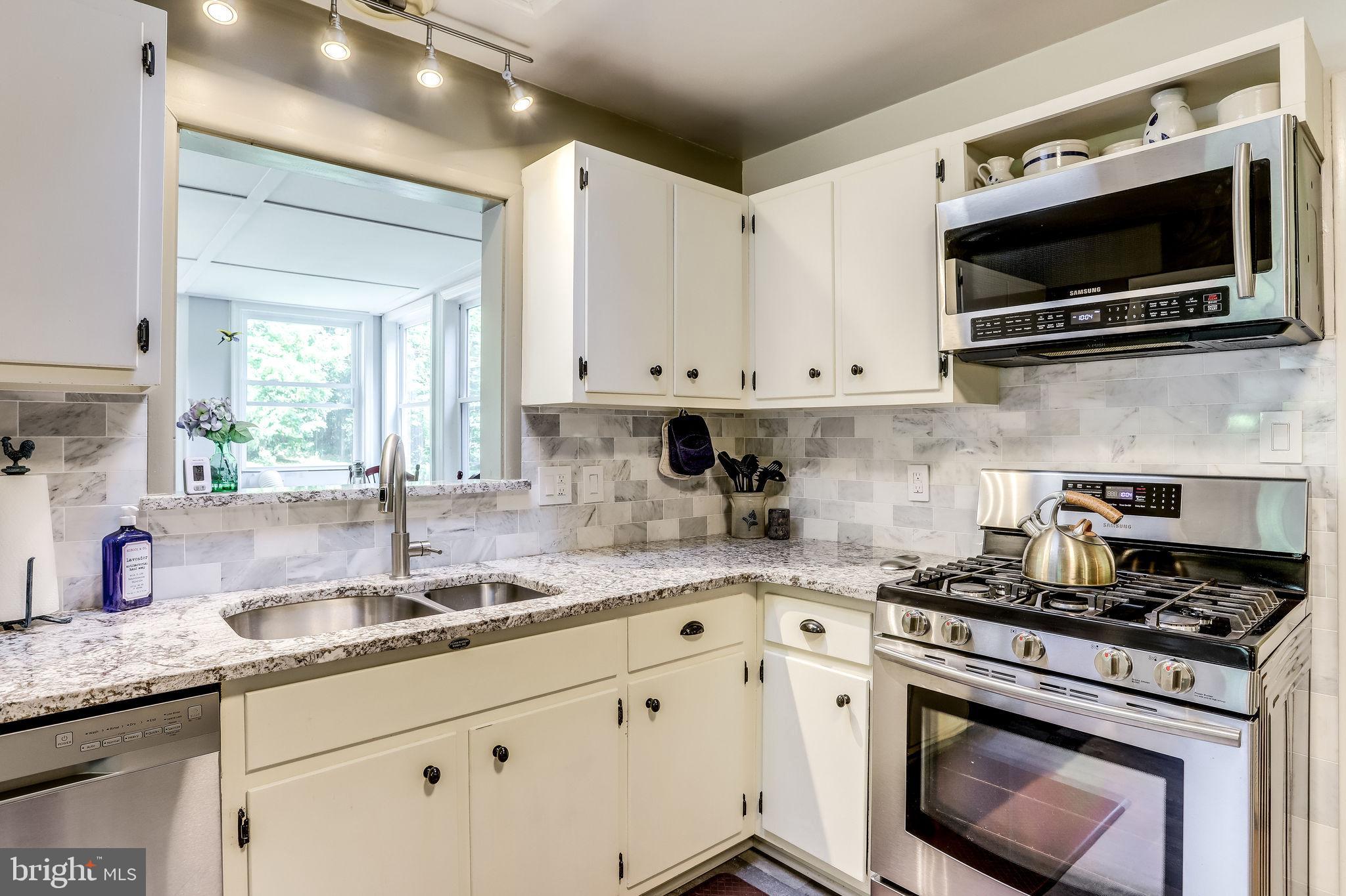 5538 Beverleys Mill Road Broad Run, VA 20137 - Photo 24 of 69 Custom Back-Splash and Granite Counters