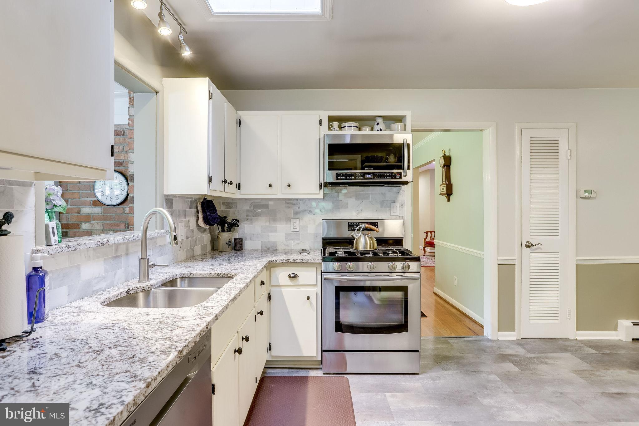 5538 Beverleys Mill Road Broad Run, VA 20137 - Photo 25 of 69 Bright and White Kitchen