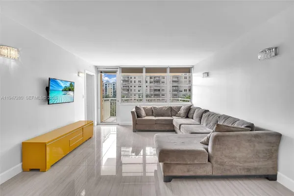 $2,700 | 251 174th Street, Unit 311, Sunny Isles Beach, FL 33160