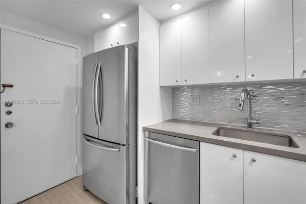 $2,700 | 251 174th Street, Unit 311, Sunny Isles Beach, FL 33160