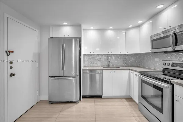 $2,700 | 251 174th Street, Unit 311, Sunny Isles Beach, FL 33160