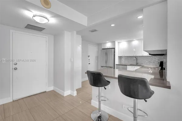 $2,700 | 251 174th Street, Unit 311, Sunny Isles Beach, FL 33160
