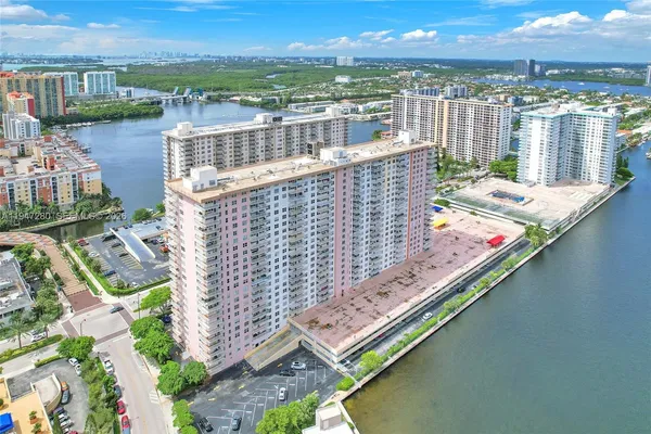 $2,700 | 251 174th Street, Unit 311, Sunny Isles Beach, FL 33160