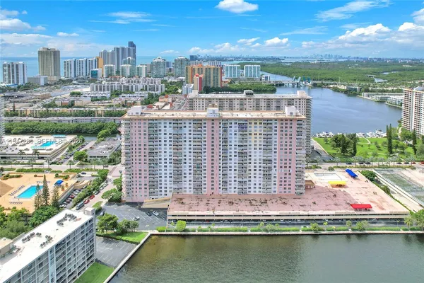 $2,700 | 251 174th Street, Unit 311, Sunny Isles Beach, FL 33160