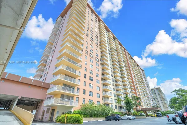 $2,700 | 251 174th Street, Unit 311, Sunny Isles Beach, FL 33160