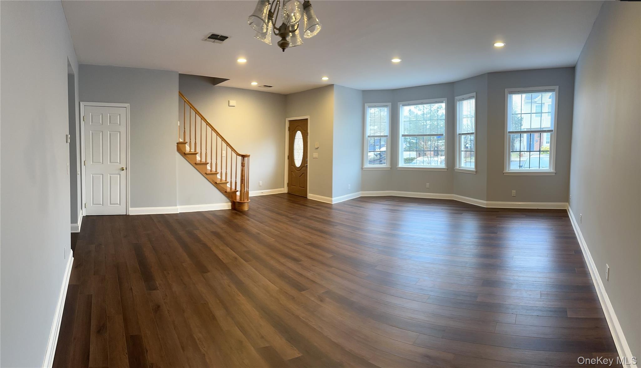 7803 Shore Road Port Washington, NY 11050 - Photo 3 of 7