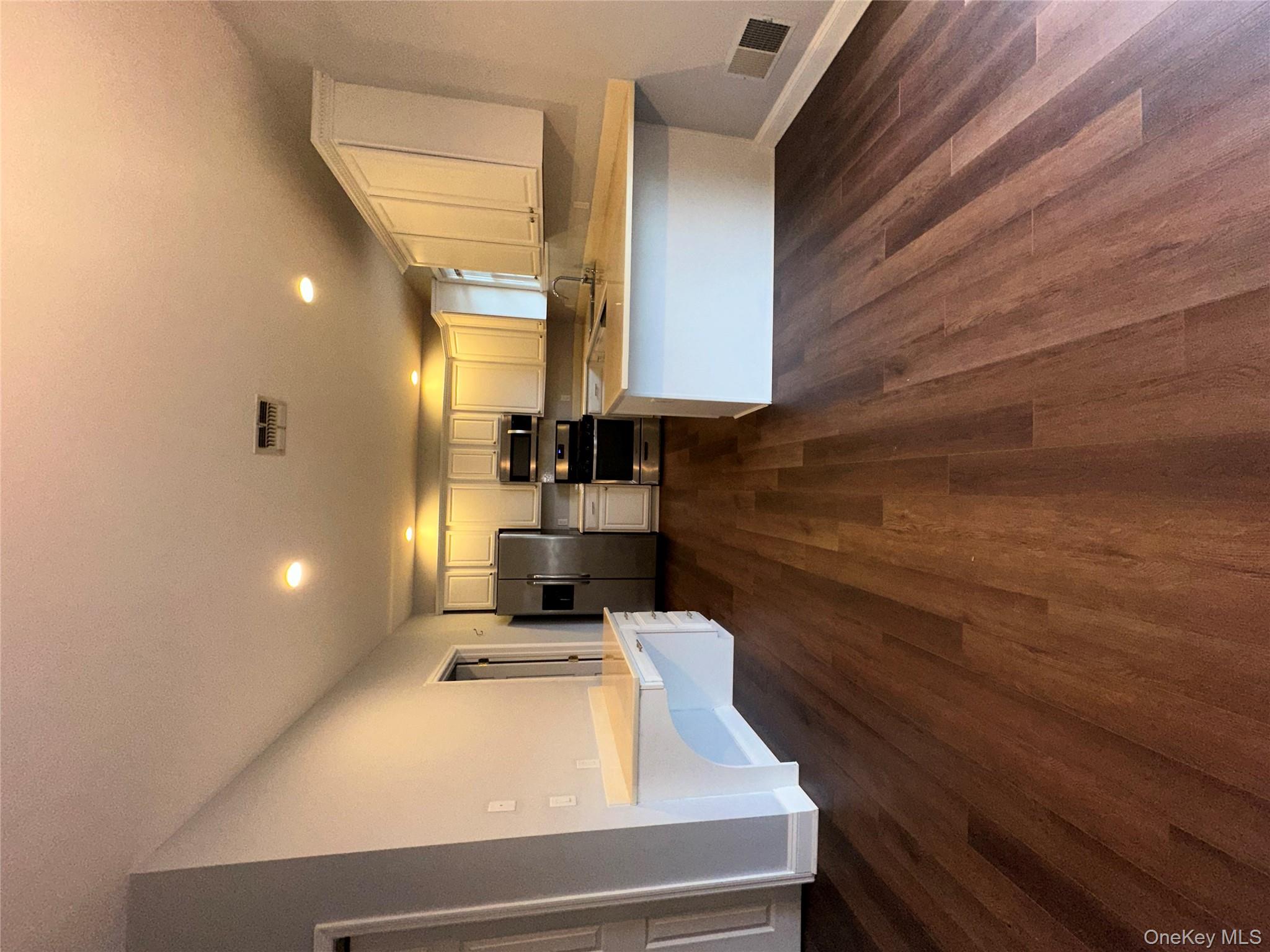 7803 Shore Road Port Washington, NY 11050 - Photo 5 of 7