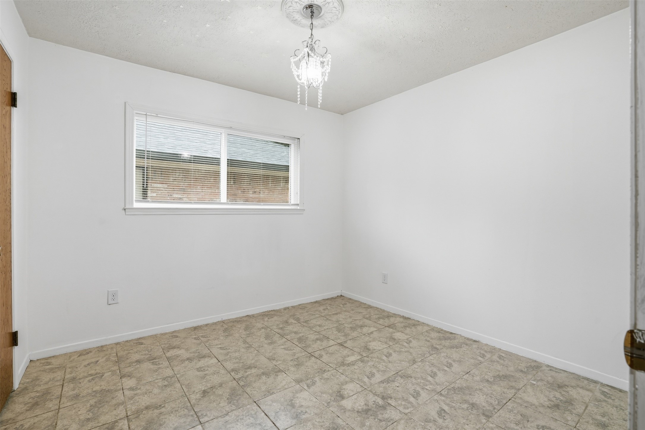 2605 Burke Road Pasadena, TX 77502 - Photo 19 of 29 a view of livingroom with window