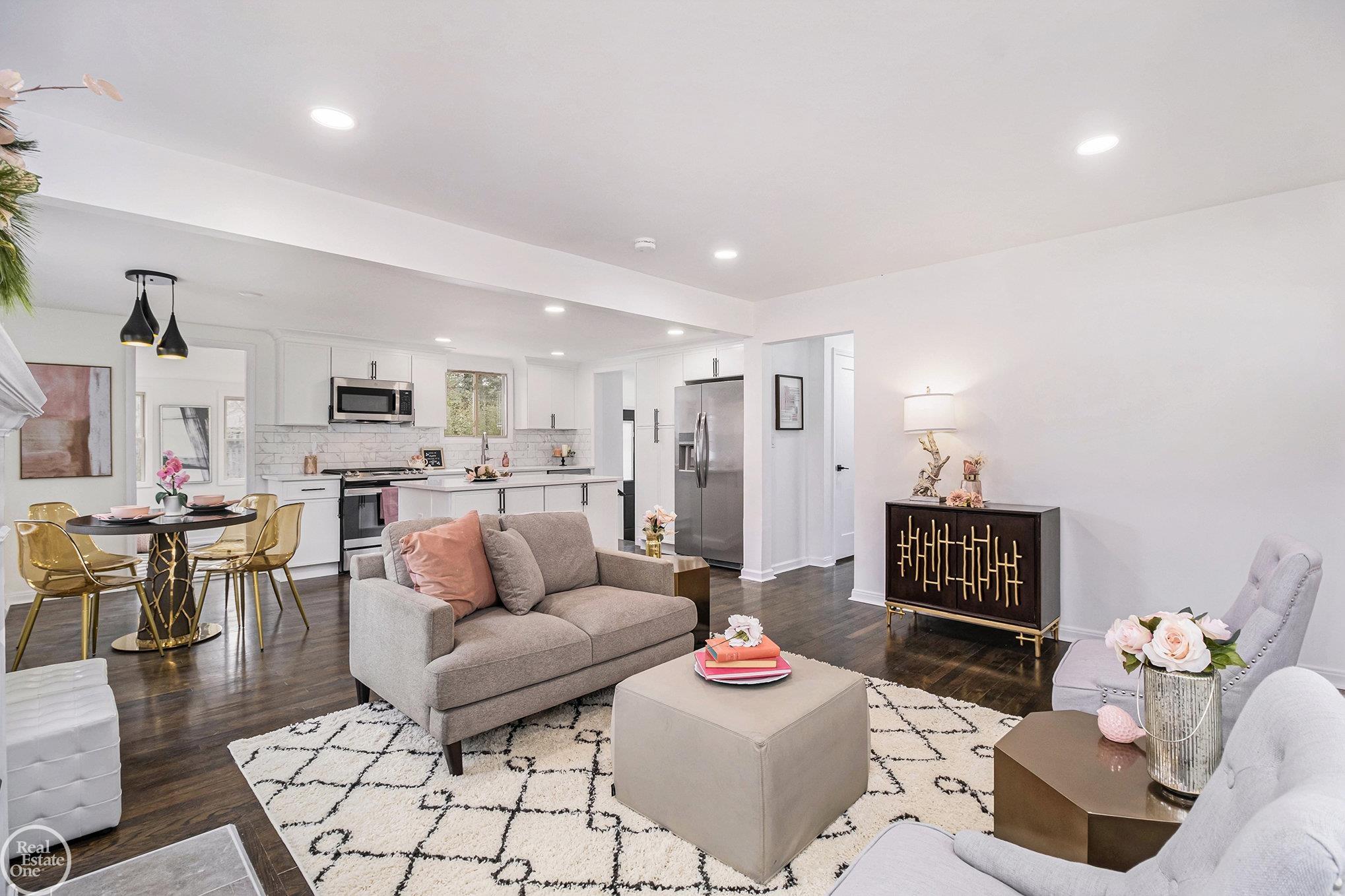 1243 Hawthorne Road Grosse Pointe, MI 48236 - Photo 6 of 34 50169656-5a126a63-e347-45be-a676-fe198633ce09.JPG