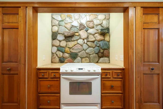 $649,900 | 13461 Burroughs Street Northeast, Lowell, MI 49331