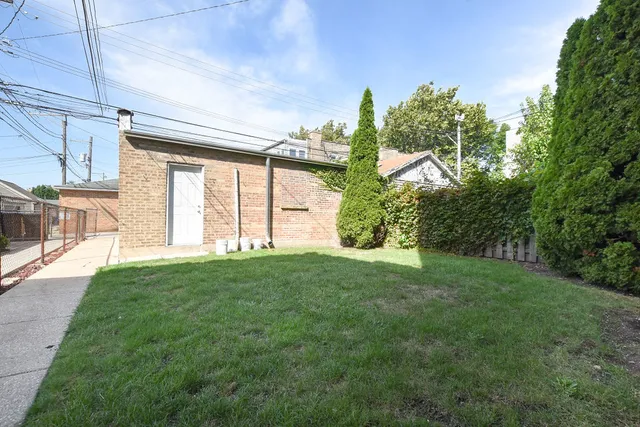 $1,700 | 4248 North Damen Avenue, Unit GARDEN, Chicago, IL 60618