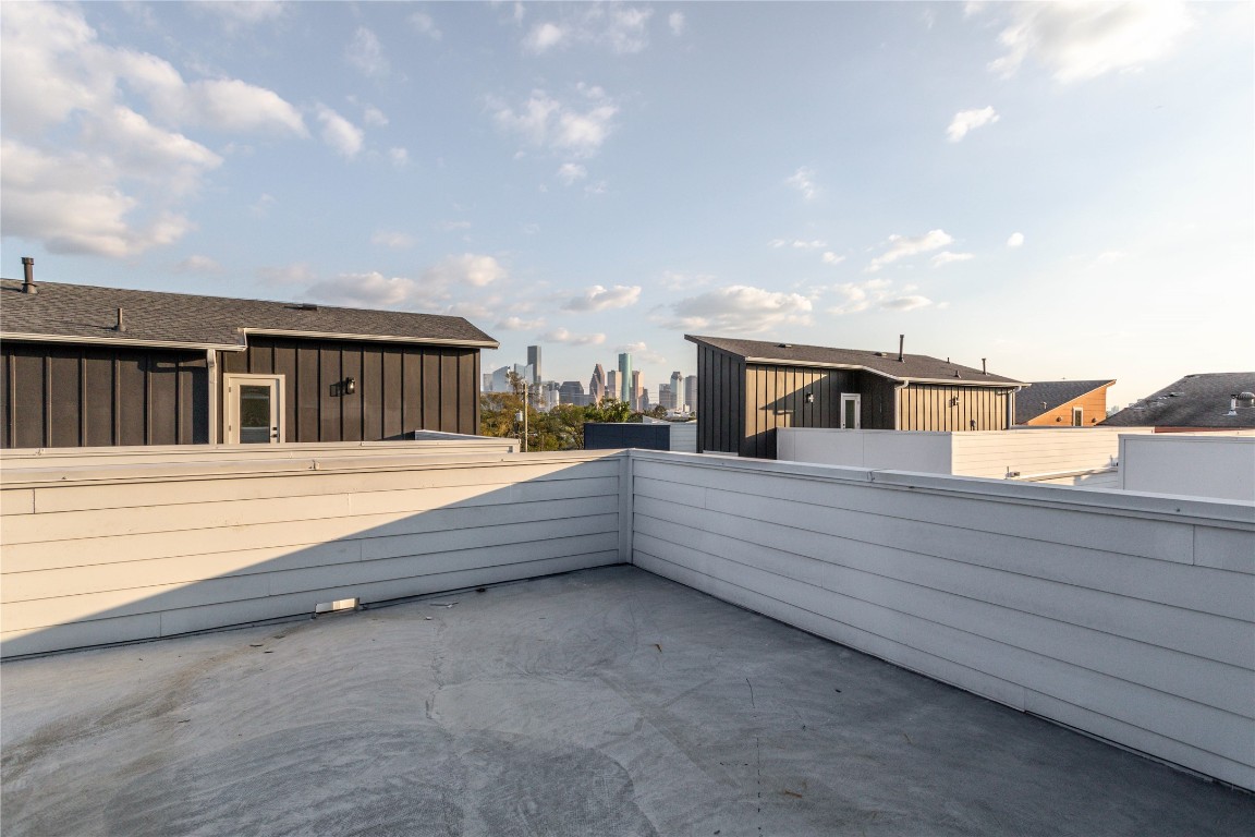 711 Boundary Street Houston, TX 77009 - Photo 24 of 26 a view of a terrace