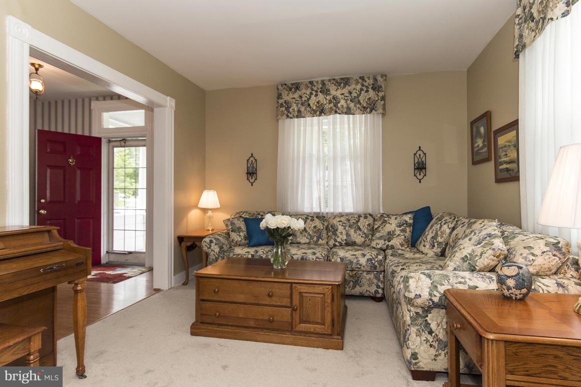 4719 Ridgeway Avenue Baltimore, MD 21206 - Photo 6 of 30 Living Room