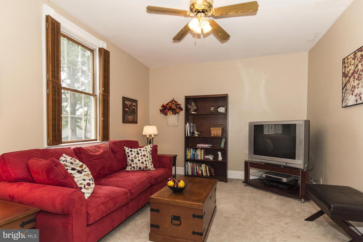 4719 Ridgeway Avenue Baltimore, MD 21206 - Photo 8 of 30 Family Room