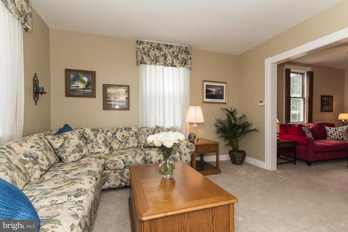 4719 Ridgeway Avenue Baltimore, MD 21206 - Photo 9 of 30 Living Room