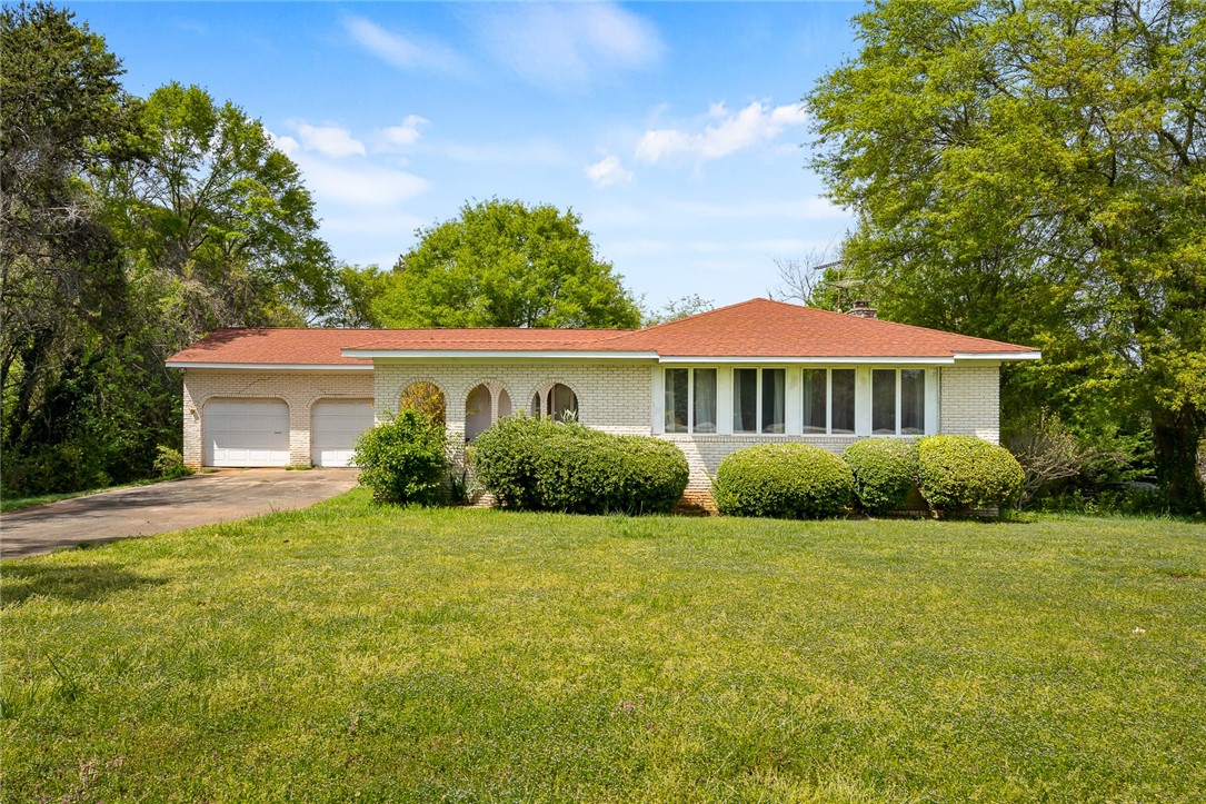 406 Chaumont Road Anderson, SC 29625 - Photo 2 of 33 Gallery Image 2
