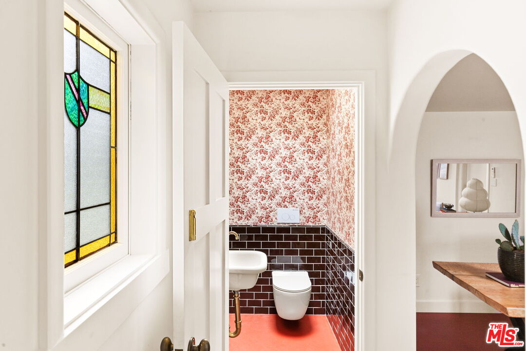 8577 Brier Drive Los Angeles, CA 90046 - Photo 14 of 39 a bathroom with a toilet and a shower curtain