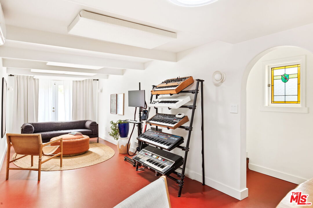 8577 Brier Drive Los Angeles, CA 90046 - Photo 18 of 39 a room with furniture and wooden floor
