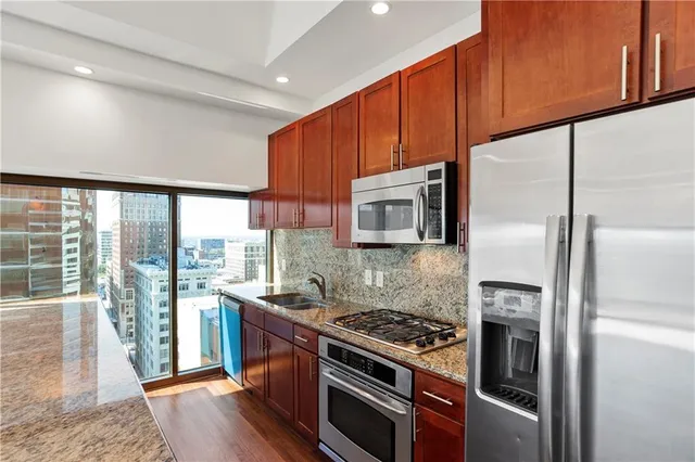 $400,000 | 1101 Walnut Street, Unit 1507, Kansas City, MO 64106