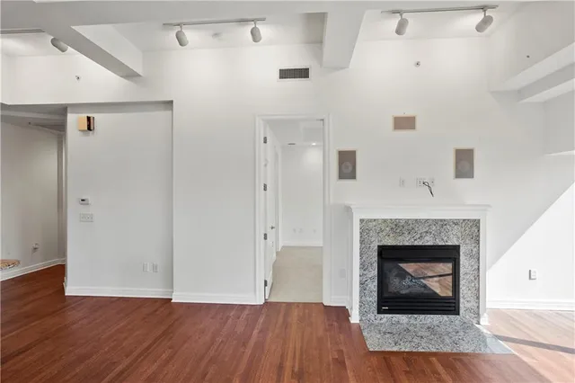 $400,000 | 1101 Walnut Street, Unit 1507, Kansas City, MO 64106