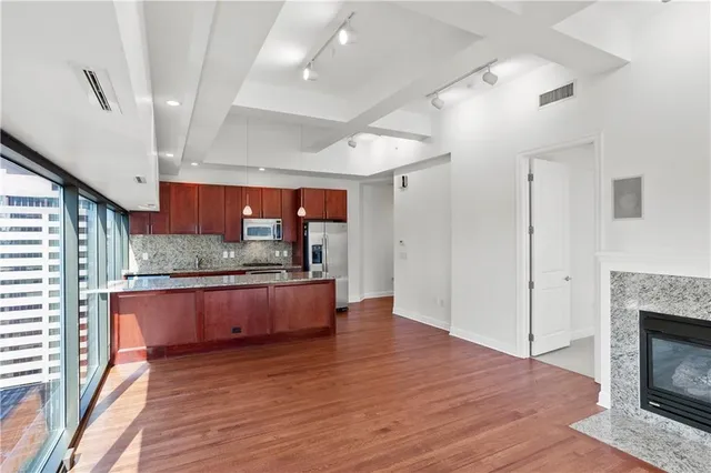 $400,000 | 1101 Walnut Street, Unit 1507, Kansas City, MO 64106