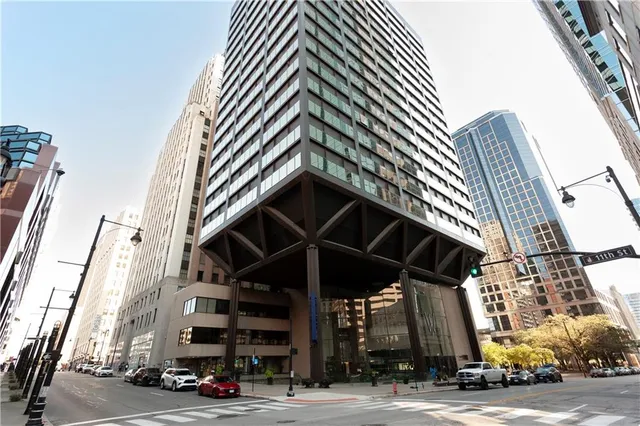 $400,000 | 1101 Walnut Street, Unit 1507, Kansas City, MO 64106