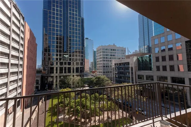 $400,000 | 1101 Walnut Street, Unit 1507, Kansas City, MO 64106