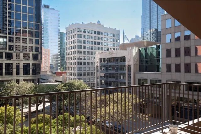 $400,000 | 1101 Walnut Street, Unit 1507, Kansas City, MO 64106