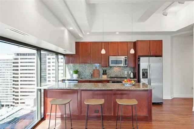 $400,000 | 1101 Walnut Street, Unit 1507, Kansas City, MO 64106