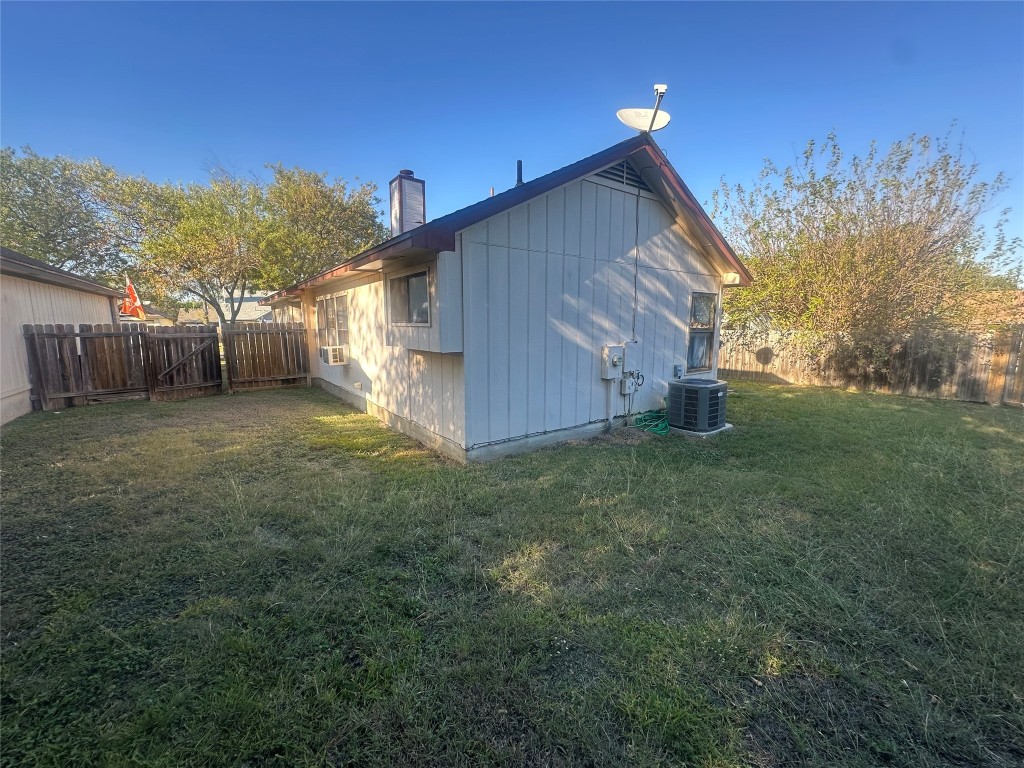 903 Greenbriar Loop Round Rock, TX 78664 - Photo 15 of 19 a view of a backyard