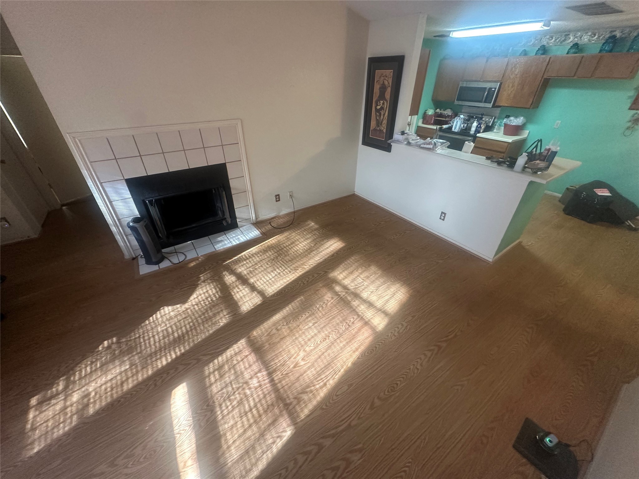 903 Greenbriar Loop Round Rock, TX 78664 - Photo 4 of 19 a view of kitchen and living room