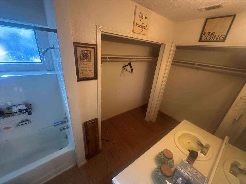 903 Greenbriar Loop Round Rock, TX 78664 - Photo 6 of 19 a bathroom with a bathtub