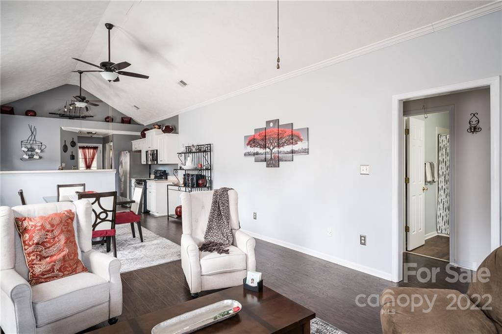 163 Trillium Road Columbia, SC 29229 - Photo 5 of 22 a living room with furniture and kitchen view