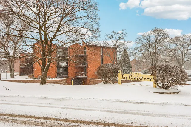 $155,000 | 5200 South Tuckaway Boulevard, Unit 107A, Greenfield, WI 53221