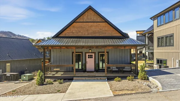 $700,000 | 591 Warbonnet Way, Pigeon Forge, TN 37863