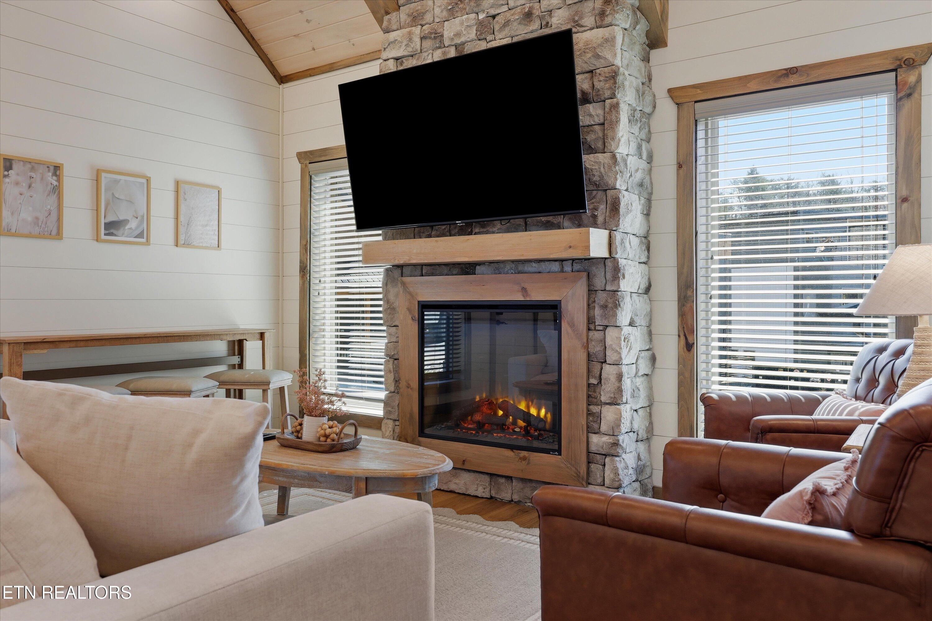 591 Warbonnet Way Pigeon Forge, TN 37863 - Photo 11 of 44 Light-filled Living Room