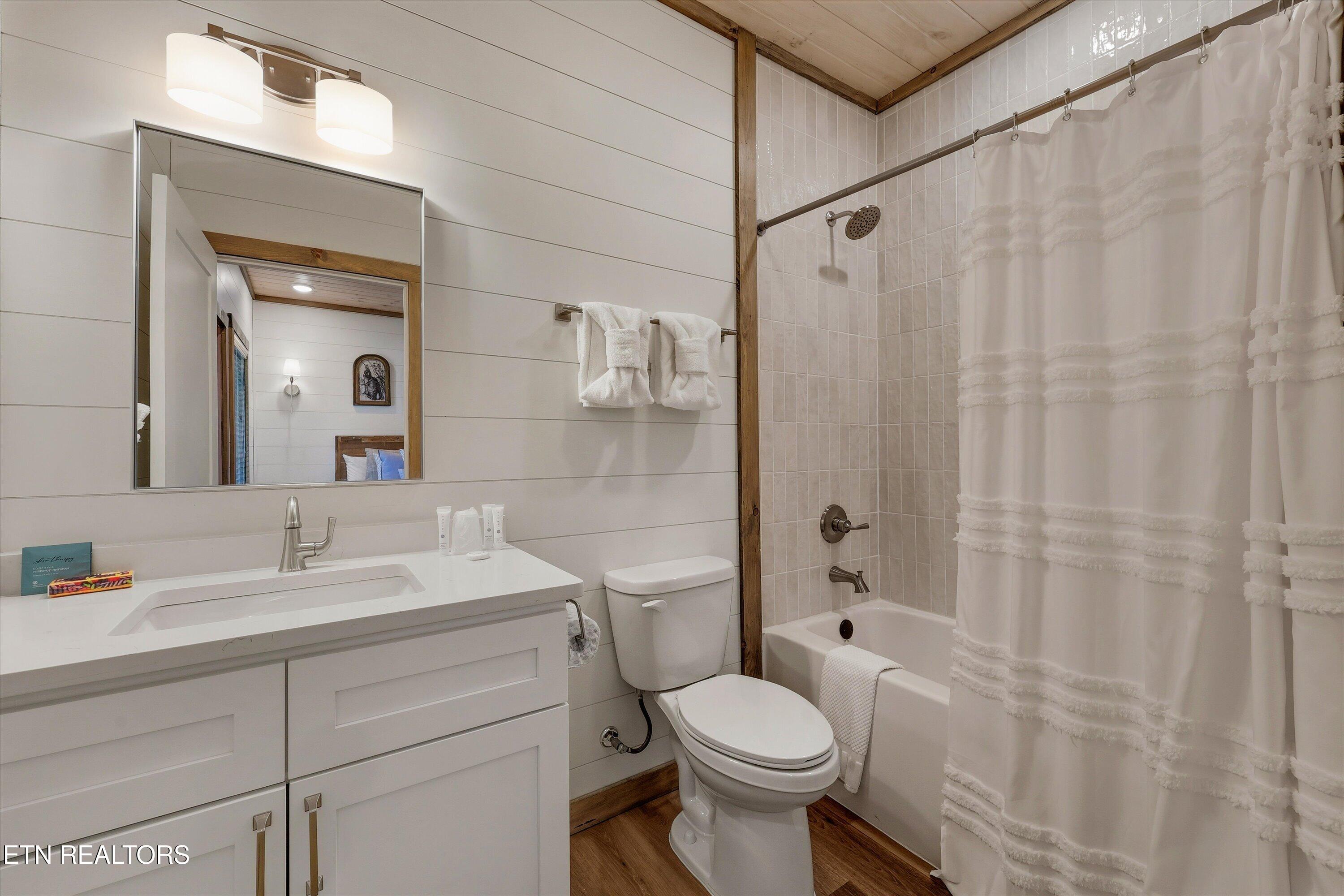 591 Warbonnet Way Pigeon Forge, TN 37863 - Photo 19 of 44 Master Bath Ensuite