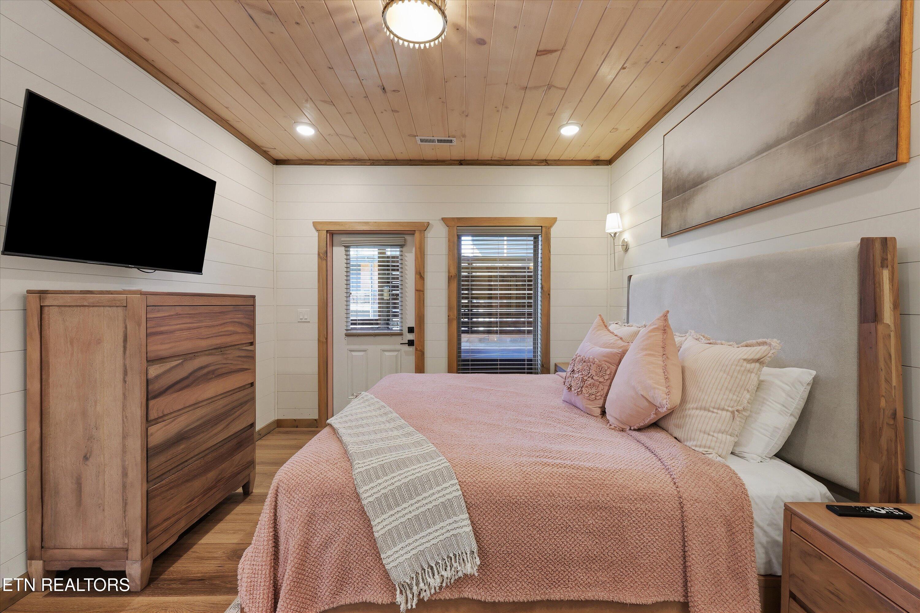 591 Warbonnet Way Pigeon Forge, TN 37863 - Photo 20 of 44 2nd Bedroom on Main Level