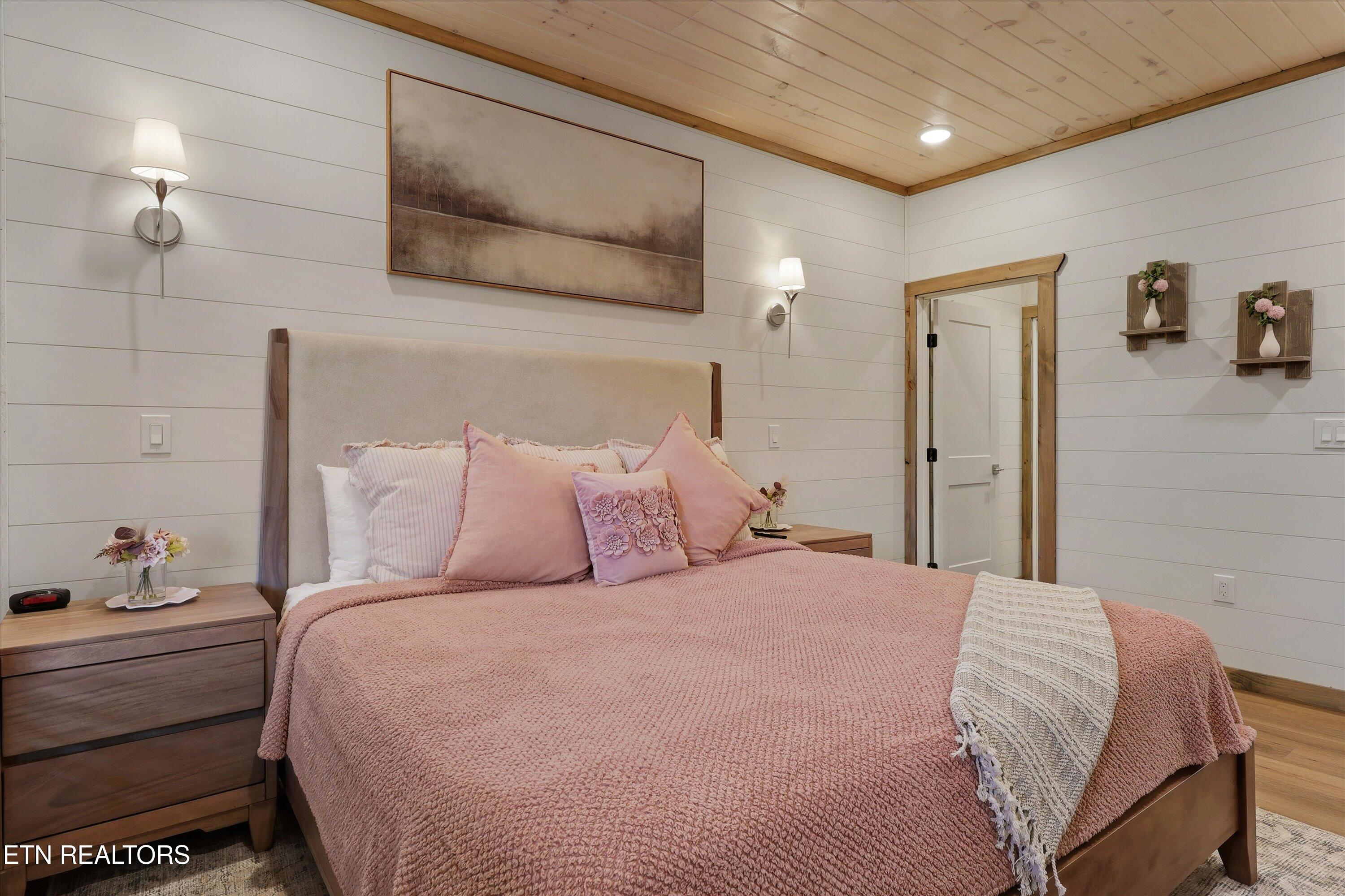 591 Warbonnet Way Pigeon Forge, TN 37863 - Photo 21 of 44 2nd Bedroom on Main Level