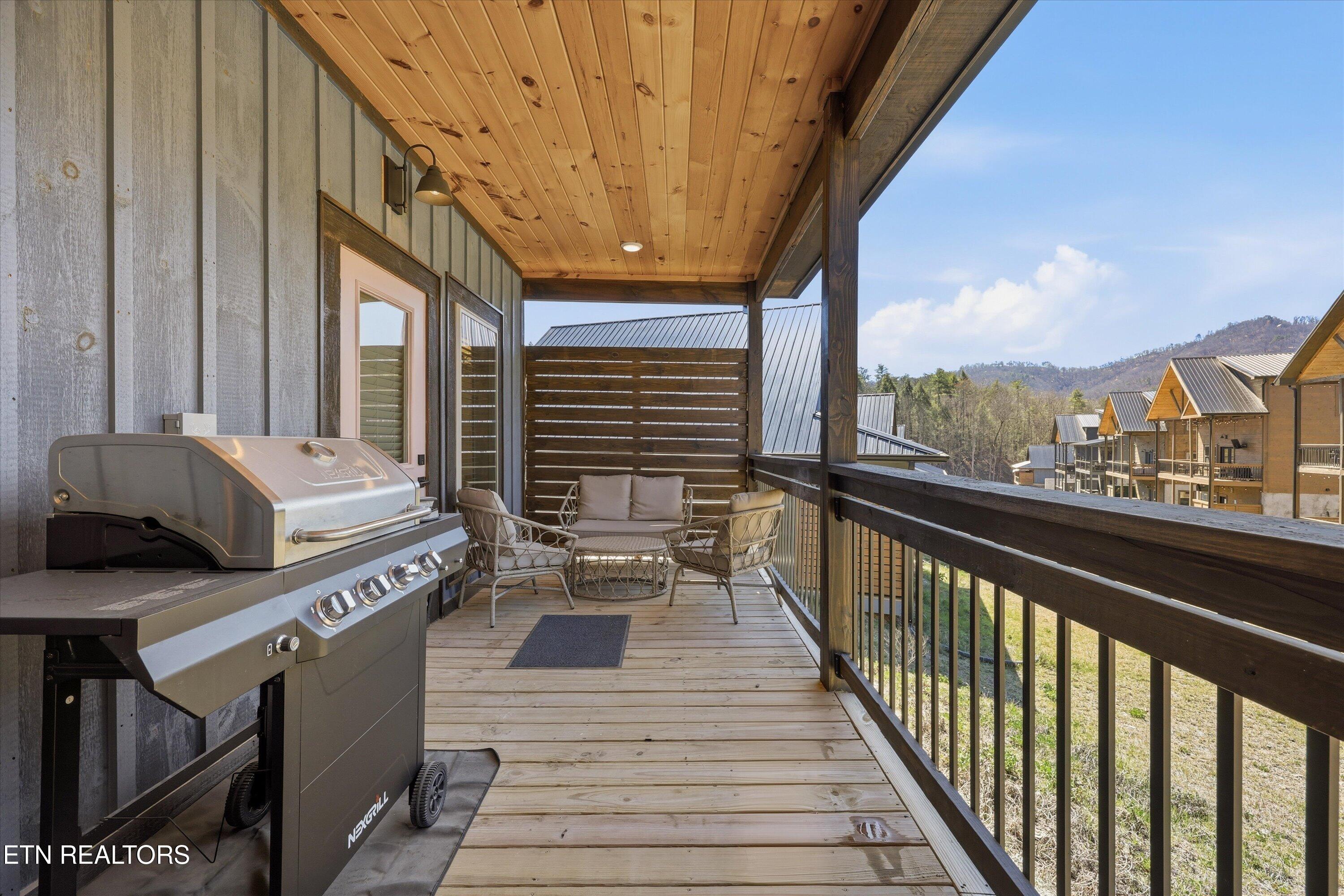 591 Warbonnet Way Pigeon Forge, TN 37863 - Photo 32 of 44 Expansive Covered Rear Deck