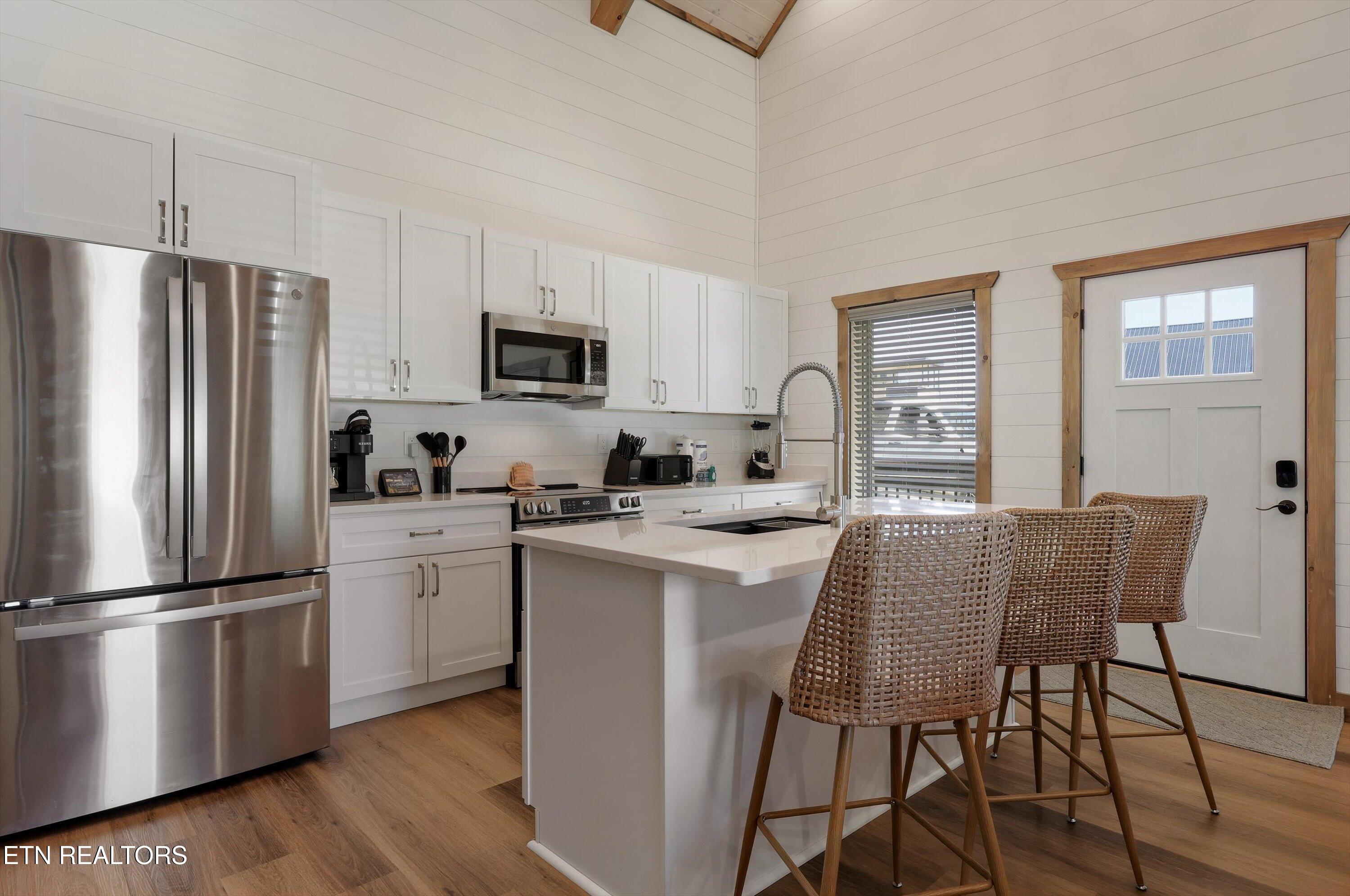 591 Warbonnet Way Pigeon Forge, TN 37863 - Photo 4 of 44 Modern Gourmet Kitchen