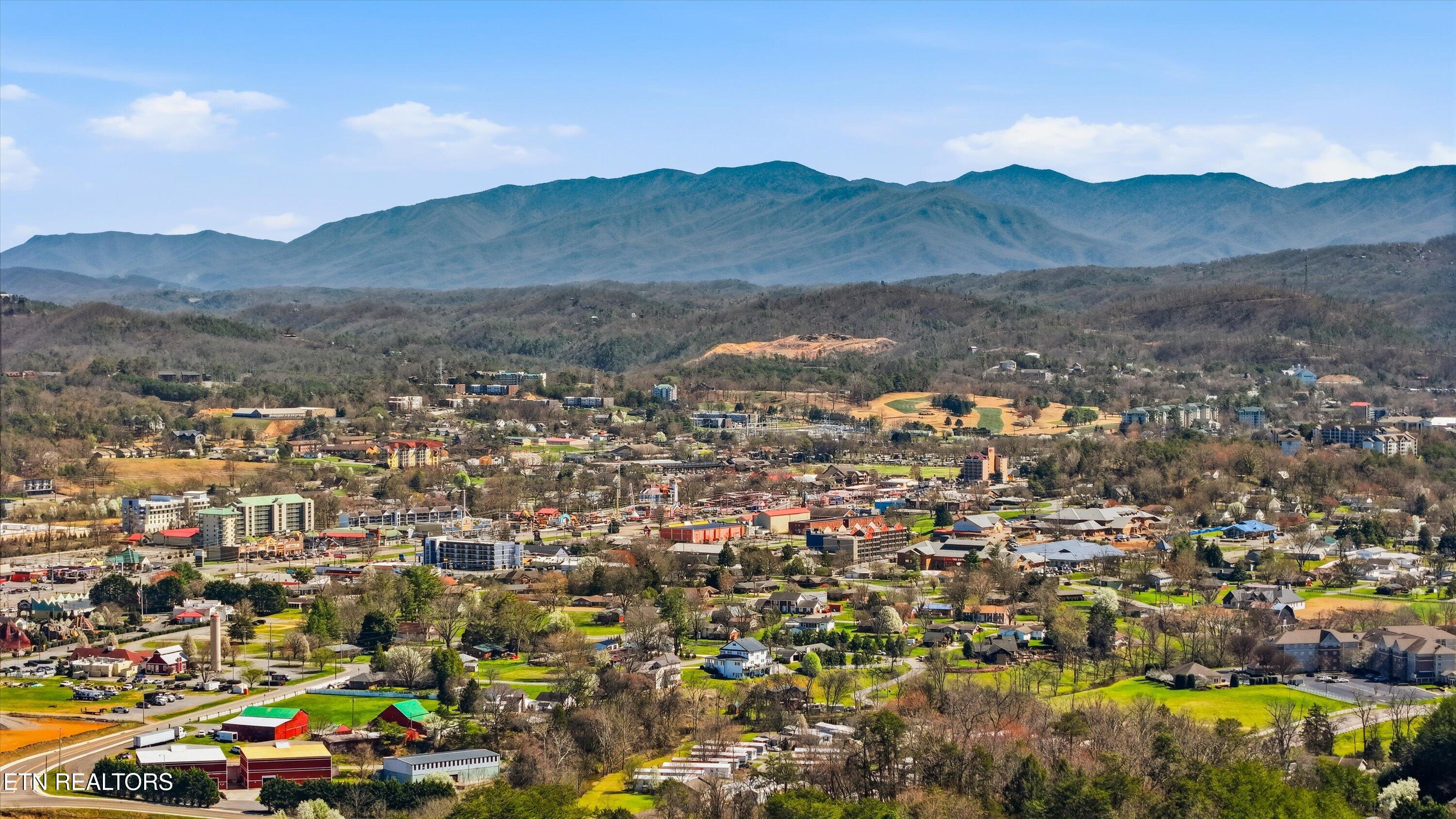 591 Warbonnet Way Pigeon Forge, TN 37863 - Photo 43 of 44 10 Minutes to Pigeon Forge